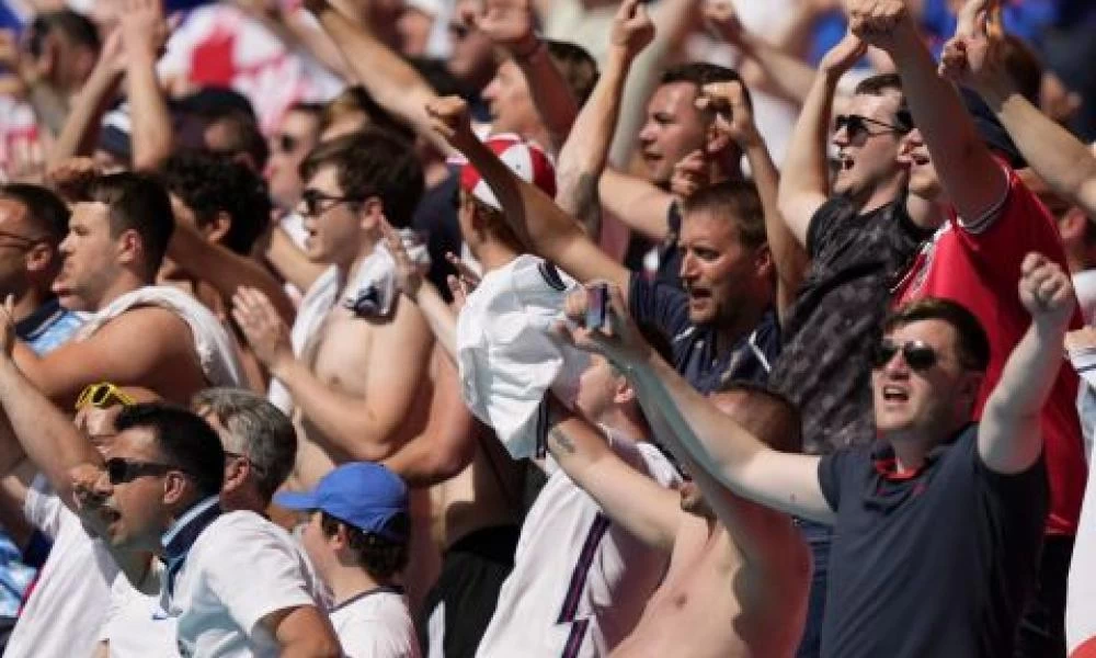 Σκωτία: Εντοπίστηκαν 2.000 κρούσματα σε οπαδούς του Γουέμπλεϊ